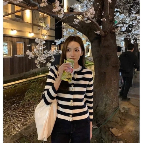 A373-Áo len kẻ cúc đồng full tem