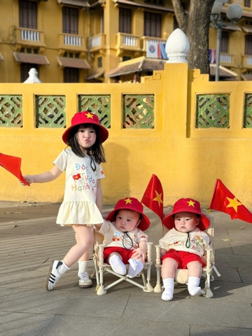 BT467- Bộ đồ/đầm trẻ em độc lập-tự do kèm mũ sang vàng