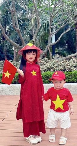 Bt576- Bộ áo dài đỏ sao bé gái chất lụa ( giá kèm quần)