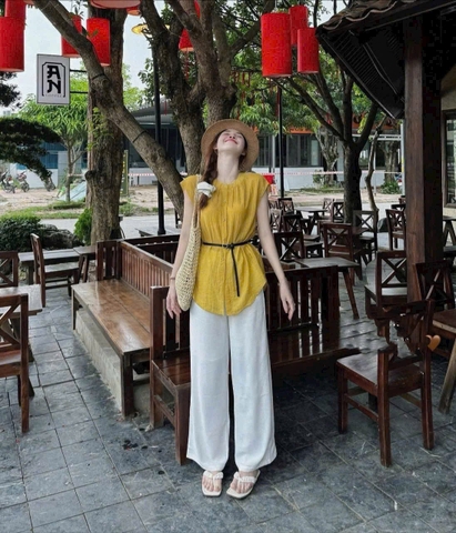 Set623- Set áo vàng quần đũi màu trắng tặng kèm belt