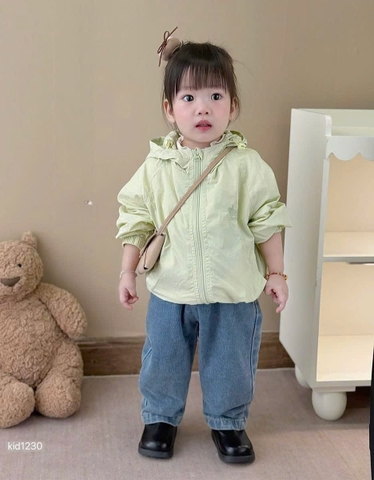 Aokid020- Áo gió 2 lớp xanh lá thêu ngực cho trẻ em