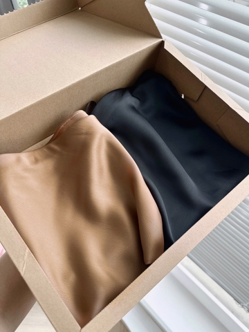 CV001- Chân váy lụa dáng xoè 2 màu vàng đồng- đen chất lụa vân dày dặn