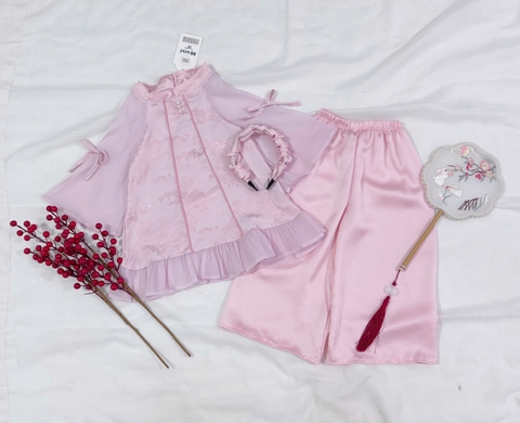 BT748-Áo dài cách tân bé gái phối ren tặng kèm bờm tóc 2 màu đỏ hồng