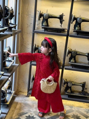 [KÈM XƯỢC TÓC] bt696- Bộ áo dài đỏ bé gái chất gấm lụa