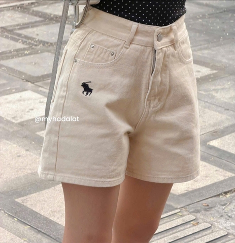 quan107- Quần short ngố màu be thêu đen mác da