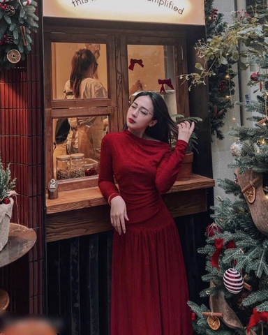 DAM130- 🏈Đầm đỏ lệch vai dài tay dáng xoè  chất tăm co giãn dài 120cm