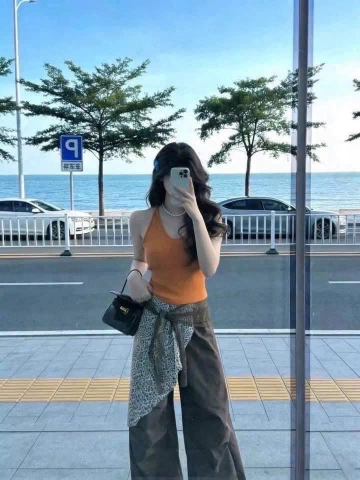 A623-Áo 2 dây cổ yếm len tăm có sẵn đệm ngực hot hit
