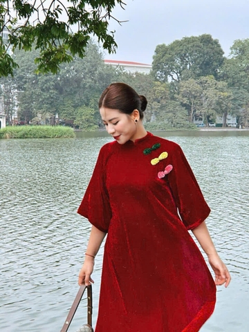 SET389-Set áo dài suông nhung đỏ phối cổ
