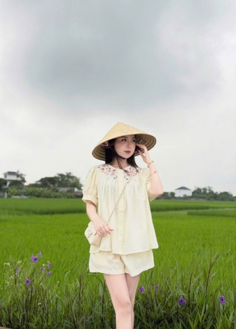 SeT969- Set thêu cộc trước ngực dáng BBD màu be