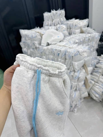 bt722- Bộ nỉ màu ghi viền xanh nhạt thêu cún