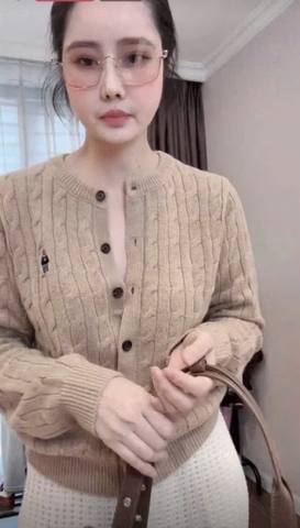 A351- Áo len cadigan vặn thừng thêu Gấu màu nâu