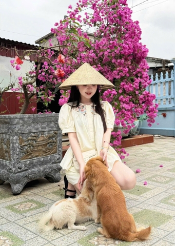 SeT969- Set thêu cộc trước ngực dáng BBD màu be
