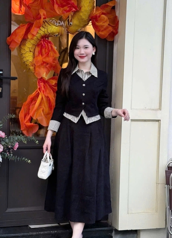 SET388-Set phối kẻ đen dáng xoè cúc ngọc chất trượt Thái