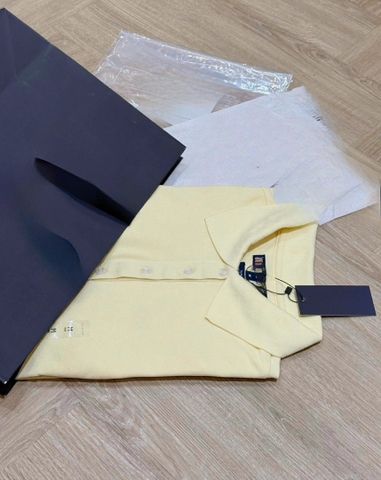 A617-Áo polo vàng thêu ngực hàng nhà máy đủ tem