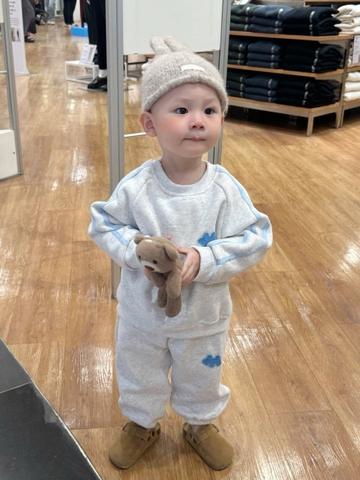 bt722- Bộ nỉ màu ghi viền xanh nhạt thêu cún