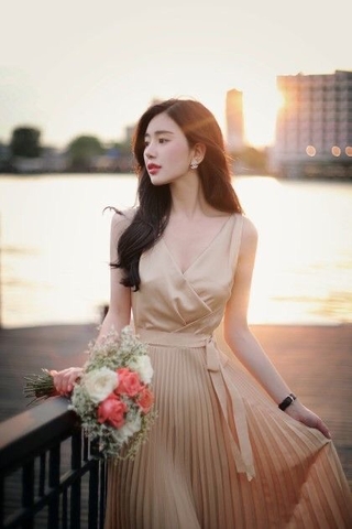 Đầm lụa ly chân màu NUDE