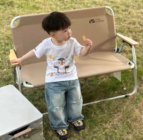 BT829- Bộ áo thun trắng in hình chim cánh cụt phối quần jean suông bé 9-27kg