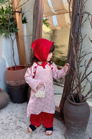 Bt767- Bộ áo dài bé gái màu hồng quần đỏ kèm khăn