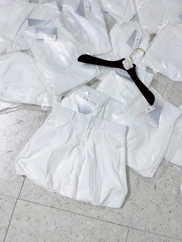 Cv012- Chân váy kaki màu trắng dáng bí cạp cúc