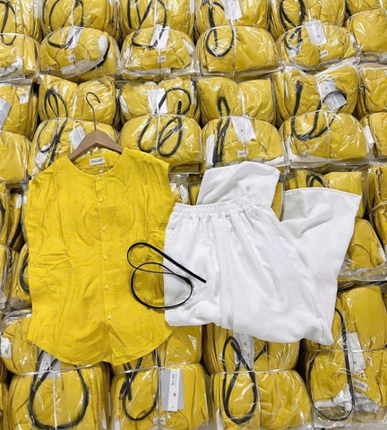 Set623- Set áo vàng quần đũi màu trắng tặng kèm belt