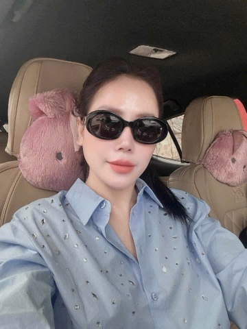 A399- áo sơ mi xanh đính đá dáng suông chất thô lụa