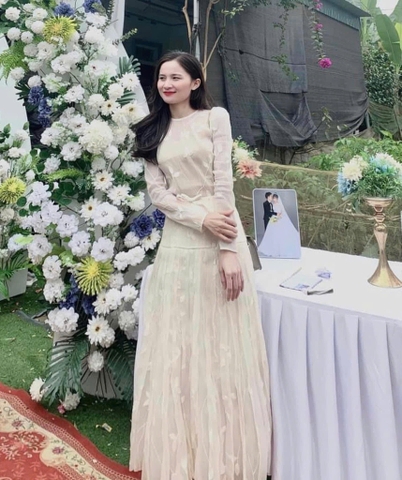 set353- Set áo tơ hoa thêu nổi phối chân váy dập ly dáng dài sang chảnh