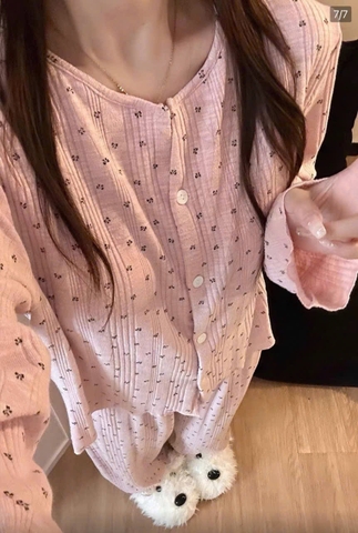 Set822- Set pijama mặc nhà màu hồng hoạ tiết hoa đen có sẵn đệm ngực