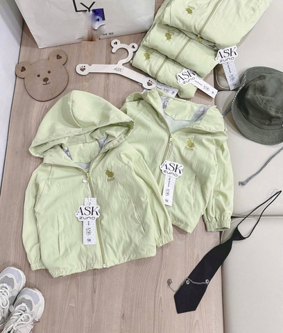 Aokid020- Áo gió 2 lớp xanh lá thêu ngực cho trẻ em