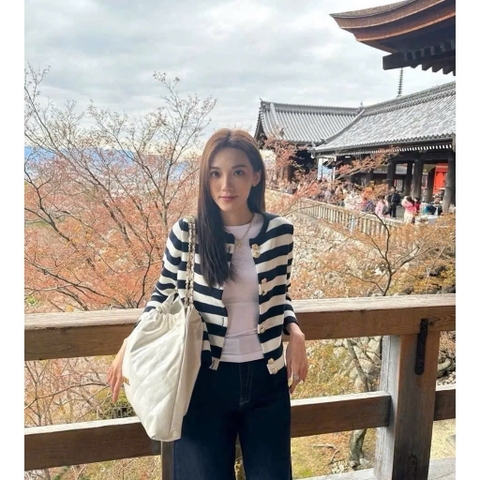 A373-Áo len kẻ cúc đồng full tem