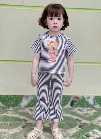 Bộ kẻ đen trắng gấu mũ đỏ bé gái VNXK