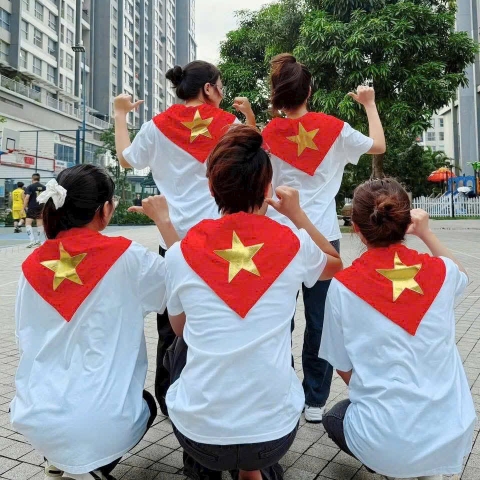 Khăn quàng đỏ sao vàng