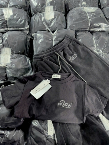 SET481-Set bộ chữ thêu BAD tăm nhung màu ghi đậm quần bom