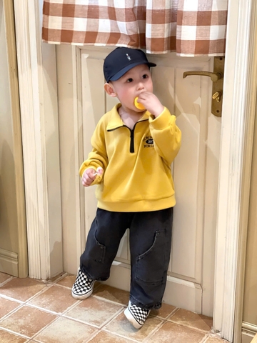 Bt701- bộ áo nỉ  vàng cổ trụ mix quần jeans đen suông