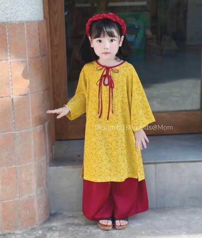 SETKIS061-Set áo dài bé gái màu vàng viền đỏ chất lụa kèm mấn