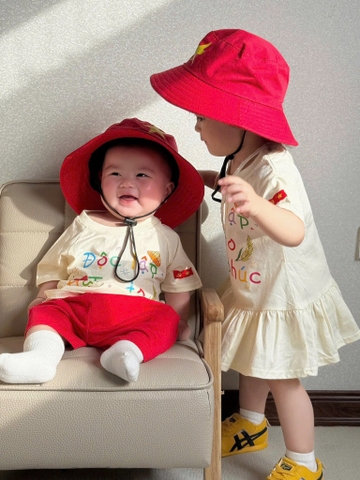 BT467- Bộ đồ/đầm trẻ em độc lập-tự do kèm mũ sang vàng