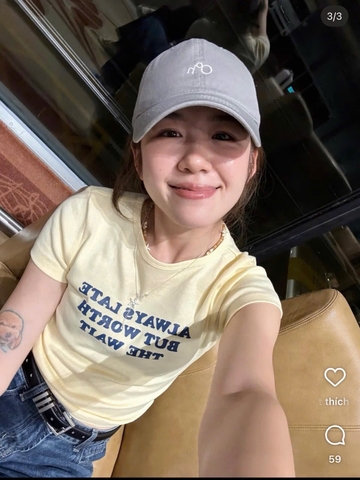 A577-Áo thun vàng in chữ