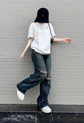 QUAN014-QUẦN JEANS SUÔNG RÁCH 2 BÊN MÀU ĐẬM