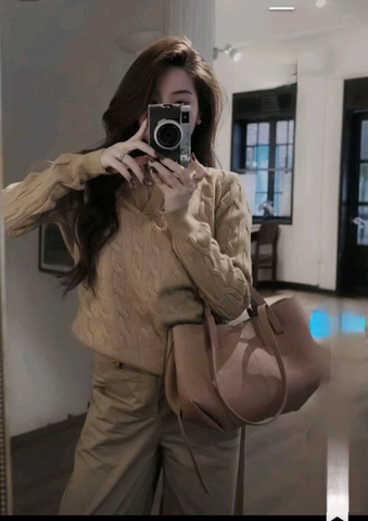 LOẠI 1-A457-Áo len 4 màu thêu NG,.UAA chất len thừng dày dặn tem xanh