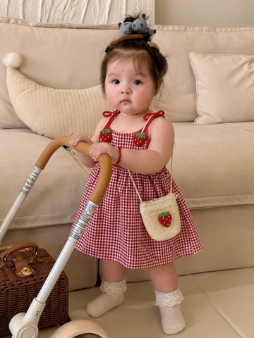 BT960- Váy 2 dây kẻ caro dâu tây bé 9-25kg