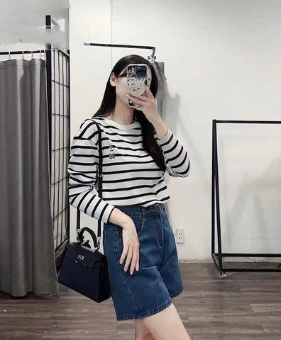 A354- Set 2 áo thun dài tay thêu trắng-kẻ full tem