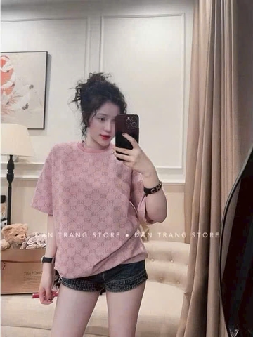 A240-Áo G. màu hồng chất len thun chữ noifoi dáng suông