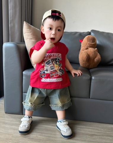 BT856-Bộ áo thun sát nách đỏ phối quần jean cộc cho bé 9-22kg