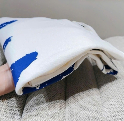 A331- Áo thun trắng dáng suông in hình cún xanh