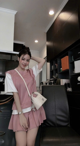 Set726- Set áo nỉ cộc hồng dập nổi phối chân váy xếp ly ngắn