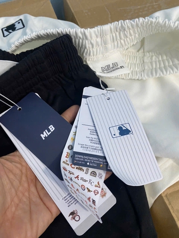 Quan064- quần theeu logo 2 màu đen trắng chất nỉ cua loại đẹp 3 tem