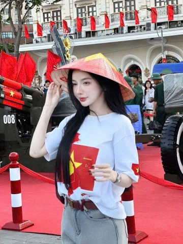 A245- Áo phông trắn in Cờ  full size mẹ con