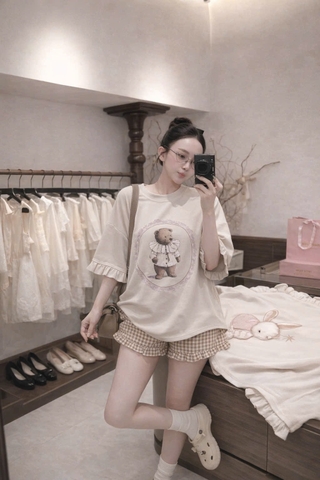 Set883- sẻ áo thun màu be IN GẤU mxix quần kẻ bèo