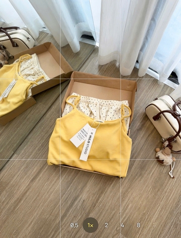 Set978- Set mặc nhà áo 2 dây vàng có sẵn đệm ngực kèm quần cộc kẻ