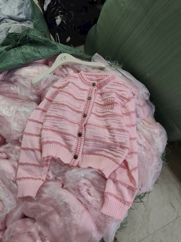 A426- Áo len dệt kim dài tay kẻ trắng hồng