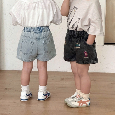 BT845-Combo 2quần jean cộc cạp chun thêu hình cho bé 9-26kg
